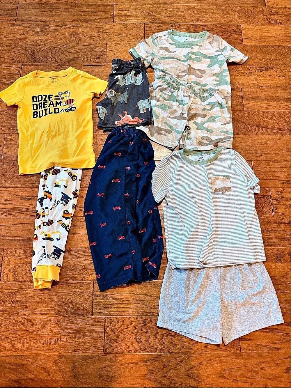 Boys 5t pajamas 8 piece set
